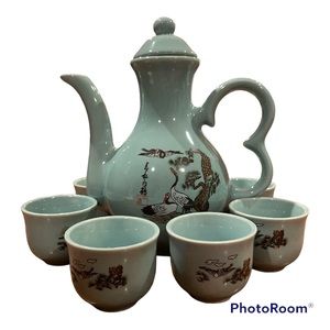 Ceramic tea pot with  6 tea cup’s.